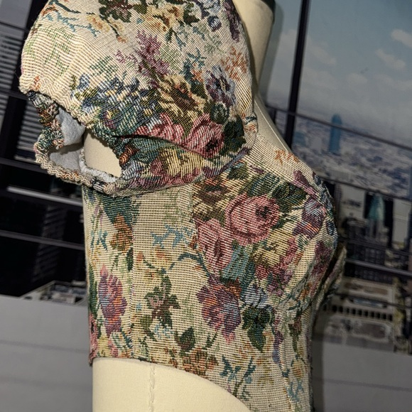 🌿🌿Ladies Floral Top🌿🌿 - Picture 7 of 7